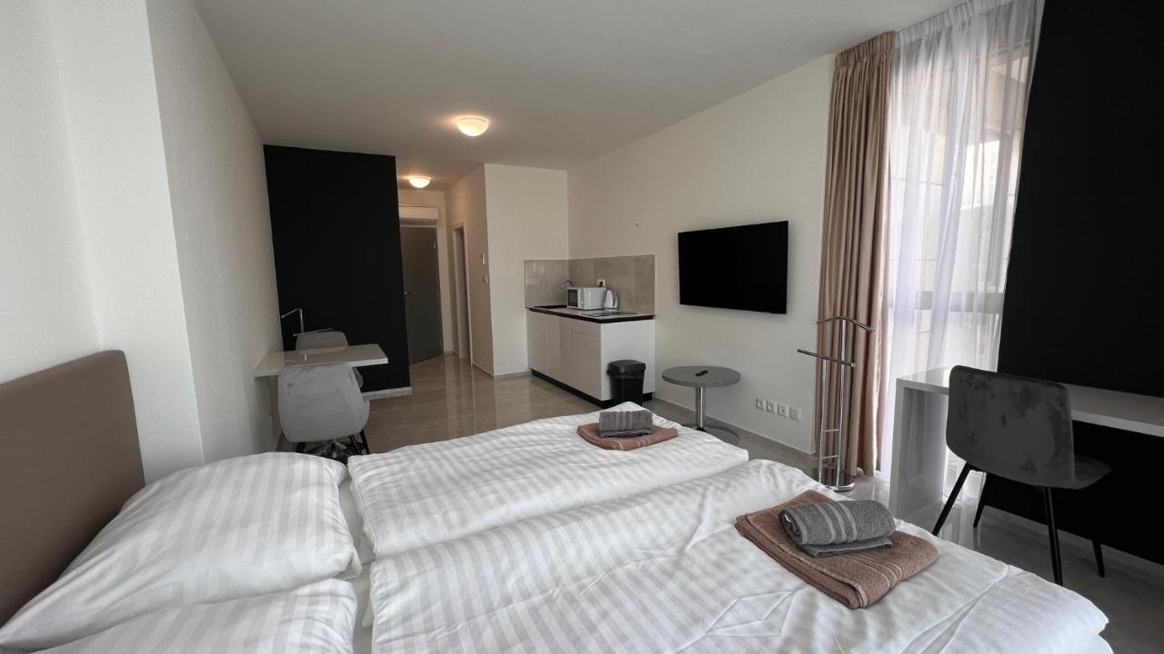 Air Conditioned 1 Room Apartment Vienna Gate, 2 Bratislava Exterior photo