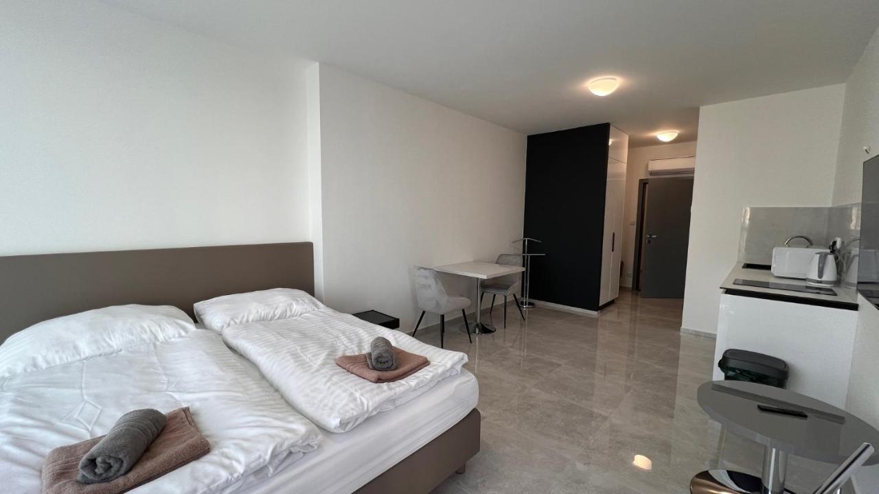 Air Conditioned 1 Room Apartment Vienna Gate, 2 Bratislava Exterior photo